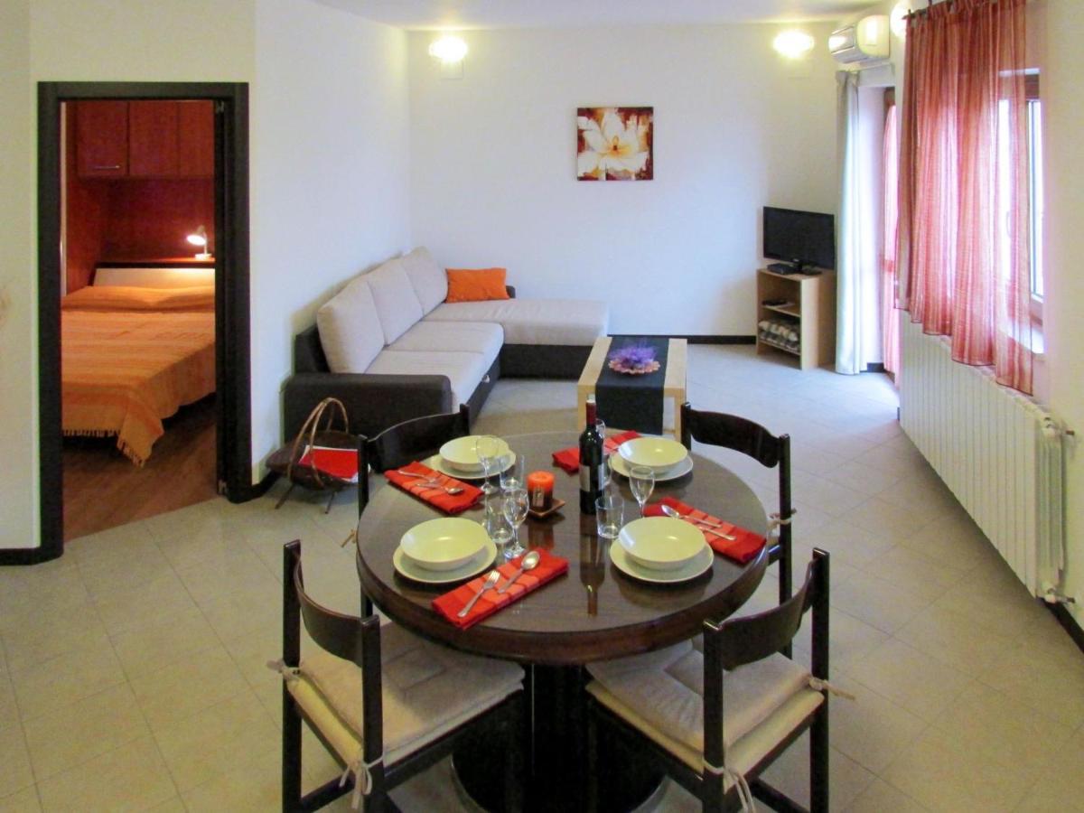 Appartamento Lina - Pul458 By Interhome
