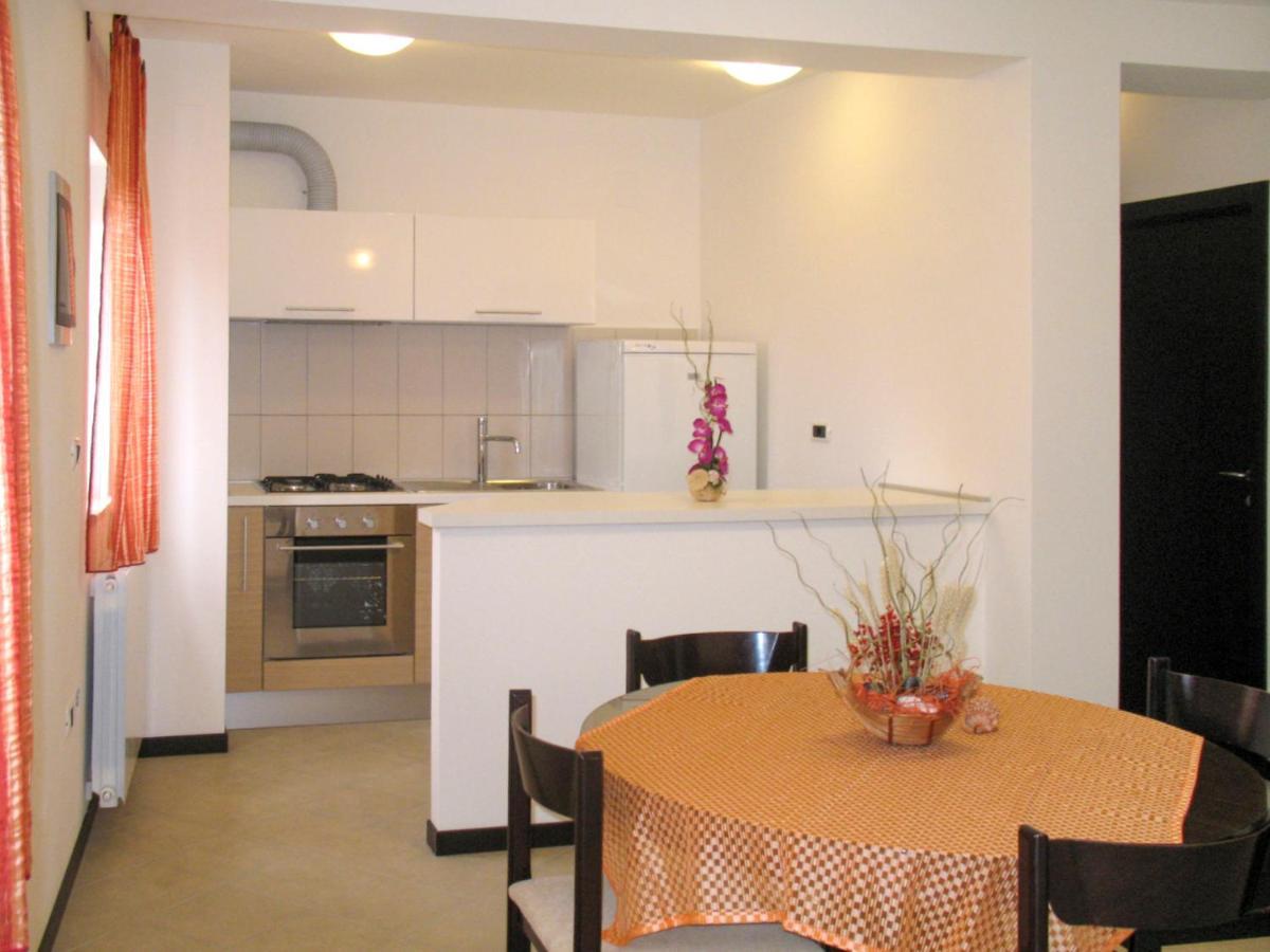 Appartamento Lina - Pul458 By Interhome